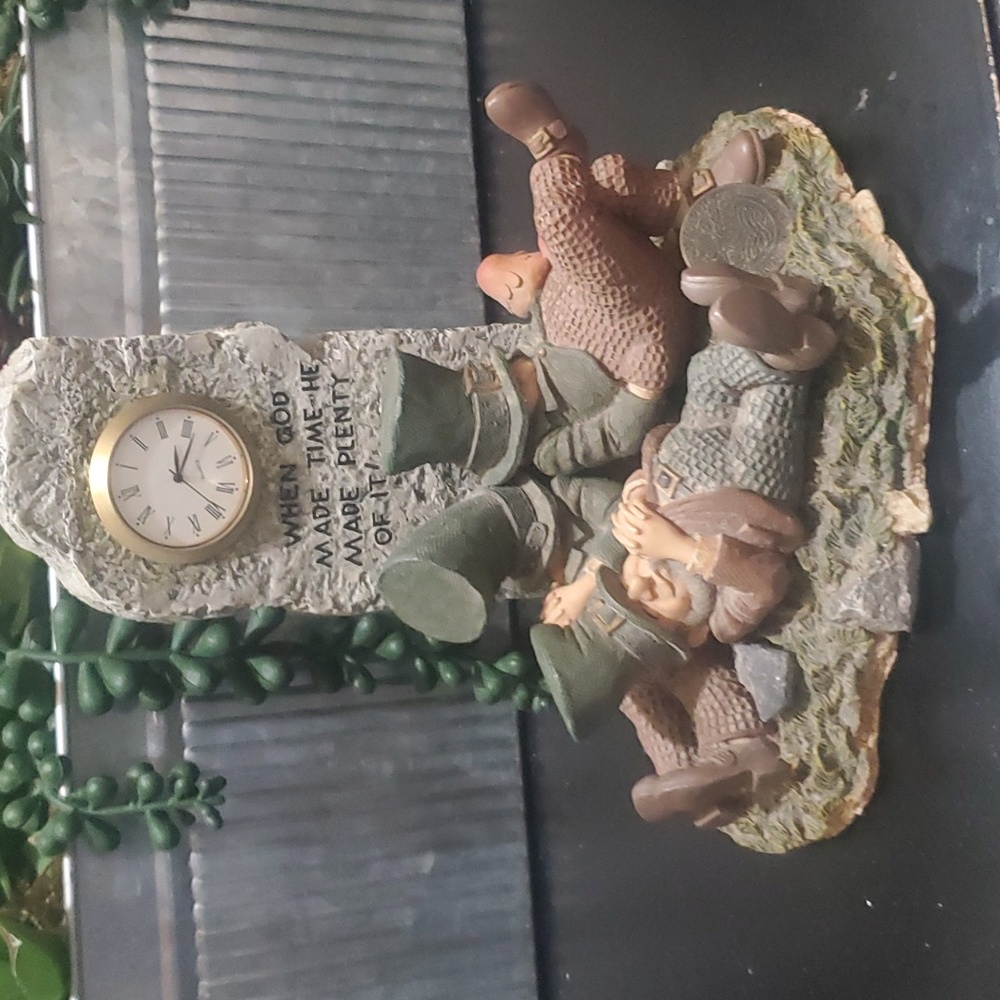 CLOCK LEPRECHAUN'S SLEEPING